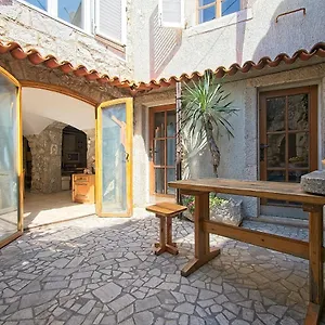 https://charming-old-house-selce.primorje-gorskikotar.com